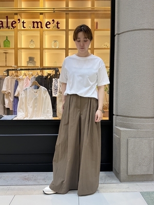 シンプルTeeをスーパーワイドで主役コーデに