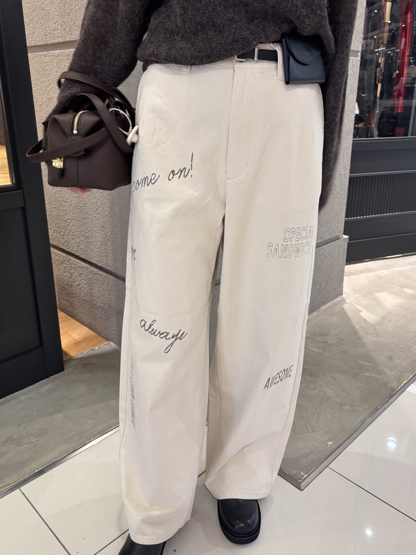 今期Le Melange ロゴ入りチノパン　マレットメット マレットメット久留米店 | ♡グラフィックチノ♡ | 特集詳細