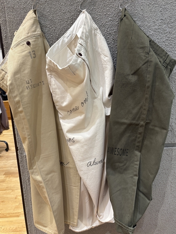 今期Le Melange ロゴ入りチノパン　マレットメット マレットメット久留米店 | ♡グラフィックチノ♡ | 特集詳細